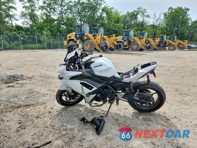 Trzecie zdjęcie samochodu z tyłu: 2020 KAWASAKI EX650 N VIN:ML5EXEN16LDA13247 - miniatura