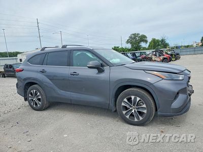 Czwarte zdjęcie samochodu z boku: 2022 TOYOTA HIGHLANDER XLE VIN:5TDHZRBH1NS177354 - miniatura
