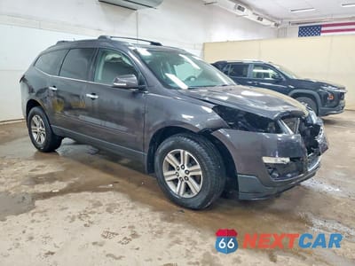 Czwarte zdjęcie samochodu z boku: 2015 CHEVROLET TRAVERSE LT VIN:1GNKVGKD0FJ150431 - miniatura