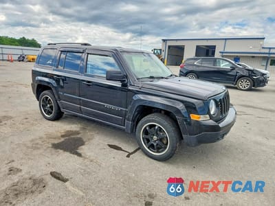 Czwarte zdjęcie samochodu z boku: 2015 JEEP PATRIOT SPORT VIN:1C4NJRBB3FD411402 - miniatura