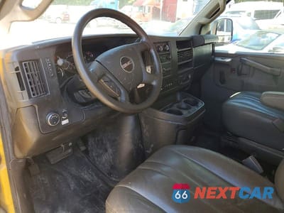 Zdjęcie 8 z 12 samochodu: 2020 GMC SAVANA BOX TRUCK VIN:1GD07RFP0L1180045 - miniatura