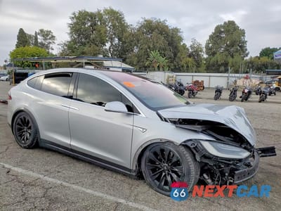 Czwarte zdjęcie samochodu z boku: 2016 TESLA MODEL X VIN:5YJXCAE28GF020966 - miniatura