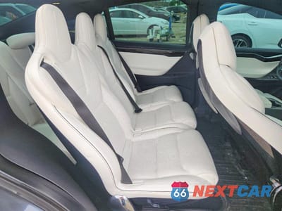 Zdjęcie 11 z 13 samochodu: 2016 TESLA MODEL X VIN:5YJXCAE2XGF003571 - miniatura