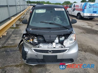 Piąte zdjęcie samochodu w środku: 2014 SMART FORTWO VIN:WMEEJ9AA7EK736218 - miniatura