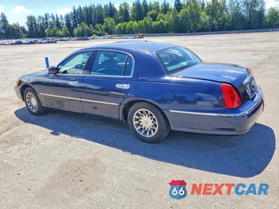 Drugie zdjęcie samochodu z przodu: 2001 LINCOLN TOWN CAR SIGNATURE VIN:1LNHM82W51Y612622 - miniatura