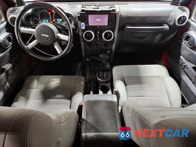 Zdjęcie 8 z 13 samochodu: 2009 JEEP WRANGLER UNLIMITED SAHARA VIN:1J4GA591X9L759460 - miniatura