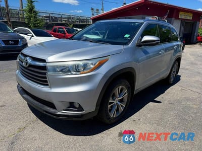 2015 TOYOTA HIGHLANDER XLE 5TDJKRFH3FS075698 - główne zdjęcie licytacji z USA - miniatura