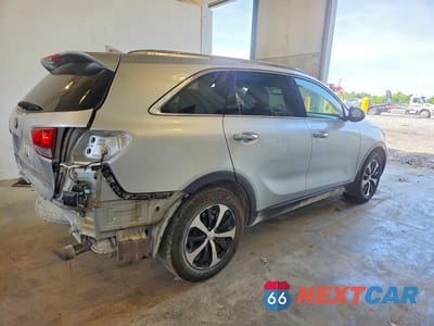 Trzecie zdjęcie samochodu z tyłu: 2016 KIA SORENTO EX VIN:5XYPHDA58GG071380 - miniatura