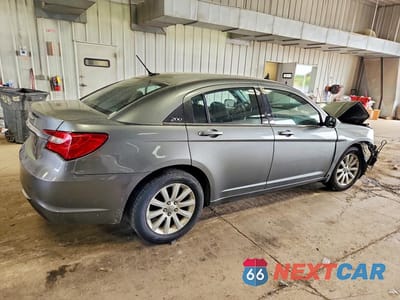 Trzecie zdjęcie samochodu z tyłu: 2012 CHRYSLER 200 TOURING VIN:1C3CCBBB6CN118984 - miniatura