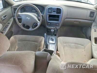Zdjęcie 8 z 12 samochodu: 2004 HYUNDAI SONATA GL VIN:KMHWF25S94A970875 - miniatura