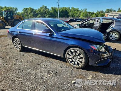 Czwarte zdjęcie samochodu z boku: 2019 MERCEDES-BENZ E 300 4MATIC VIN:WDDZF4KB2KA668431 - miniatura