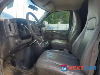 Zdjęcie 7 z 12 samochodu: 2015 GMC SAVANA G3500 DELIVERY VAN VIN:1GTZ7TCGXF1214848 - miniatura