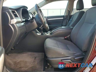 Zdjęcie 7 z 13 samochodu: 2019 TOYOTA HIGHLANDER LE VIN:5TDZZRFH9KS296411 - miniatura