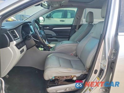 Zdjęcie 7 z 13 samochodu: 2019 TOYOTA HIGHLANDER XLE VIN:5TDKZRFH2KS554219 - miniatura