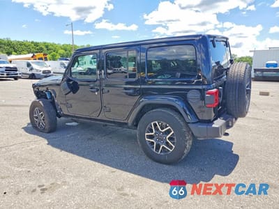 Drugie zdjęcie samochodu z przodu: 2026 JEEP WRANGLER SAHARA VIN:1C4PJXEN4TW179945 - miniatura