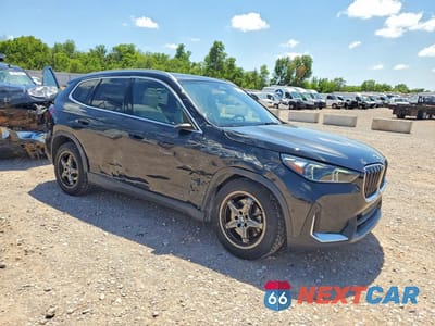Czwarte zdjęcie samochodu z boku: 2023 BMW X1 XDRIVE28I VIN:WBX73EF07P5X88527 - miniatura