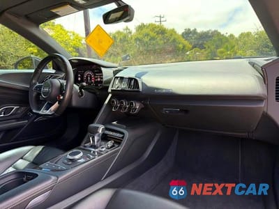 Zdjęcie 6 z 14 samochodu: 2017 AUDI R8 SPYDER VIN:WUAVACFX5H7903940 - miniatura