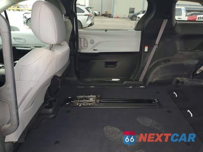Zdjęcie 11 z 13 samochodu: 2025 TOYOTA SIENNA LE VIN:5TDKRKEC8SS227496 - miniatura