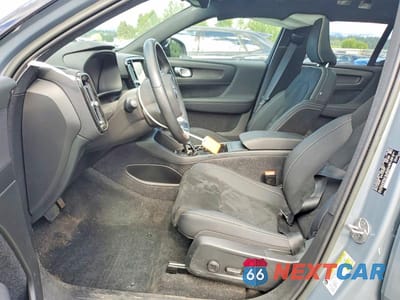 Zdjęcie 7 z 13 samochodu: 2023 VOLVO XC40 RECHARGE PLUS VIN:YV4ED3UW4P2958094 - miniatura