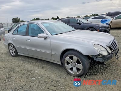 Czwarte zdjęcie samochodu z boku: 2004 MERCEDES-BENZ E 320 VIN:WDBUF65J44A500553 - miniatura