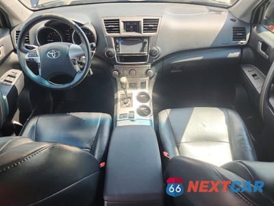 Zdjęcie 8 z 13 samochodu: 2013 TOYOTA HIGHLANDER SE VIN:5TDBK3EH3DS235465 - miniatura