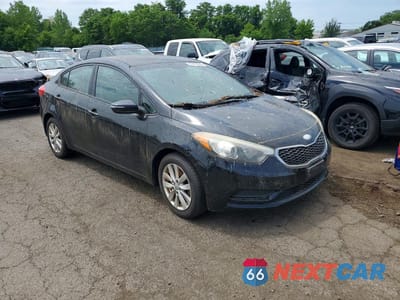 Czwarte zdjęcie samochodu z boku: 2014 KIA FORTE LX VIN:KNAFX4A65E5077759 - miniatura