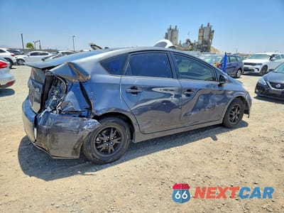 Trzecie zdjęcie samochodu z tyłu: 2013 TOYOTA PRIUS TWO VIN:JTDKN3DU5D1717650 - miniatura