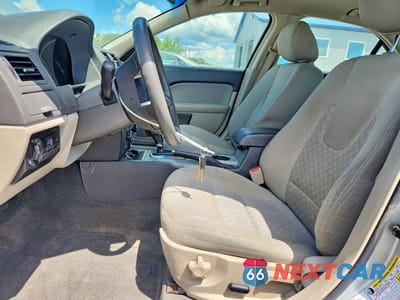 Zdjęcie 7 z 13 samochodu: 2010 FORD FUSION SE VIN:3FAHP0HA0AR415208 - miniatura