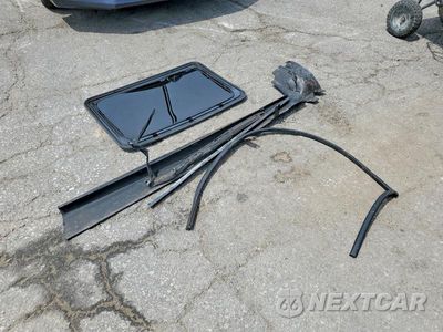 Zdjęcie 12 z 13 samochodu: 2005 PONTIAC SUNFIRE VIN:3G2JB12F85S100325 - miniatura