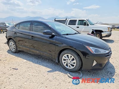 Czwarte zdjęcie samochodu z boku: 2020 HYUNDAI ELANTRA SE VIN:KMHD74LF2LU022871 - miniatura