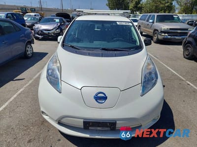 Piąte zdjęcie samochodu w środku: 2016 NISSAN LEAF SV VIN:1N4BZ0CP8GC302206 - miniatura