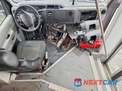 Zdjęcie 8 z 12 samochodu: 2019 FORD E450 SHUTTLE BUS VIN:1FDFE4FS5KDC61188 - miniatura