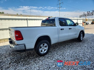 Trzecie zdjęcie samochodu z tyłu: 2025 RAM 1500 BIG HORN VIN:1C6RRFBGXSN705346 - miniatura