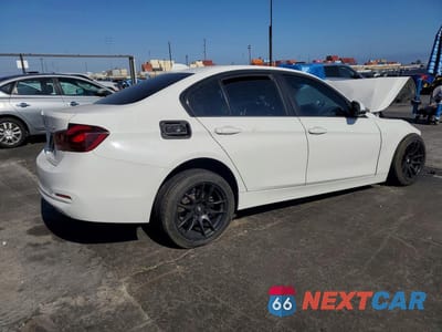 Trzecie zdjęcie samochodu z tyłu: 2018 BMW 320 I VIN:WBA8E1G54JNU90049 - miniatura
