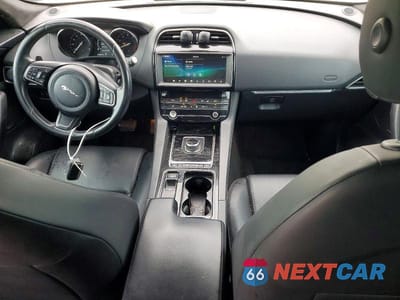 Zdjęcie 8 z 13 samochodu: 2020 JAGUAR F-PACE PREMIUM VIN:SADCJ2FX6LA632322 - miniatura