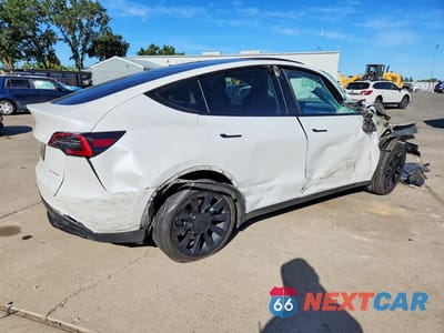 Trzecie zdjęcie samochodu z tyłu: 2022 TESLA MODEL Y VIN:7SAYGAEE3NF350811 - miniatura