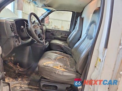 Zdjęcie 7 z 12 samochodu: 2006 GMC SAVANA CUTAWAY G3500 VIN:1GDGG31V861905803 - miniatura