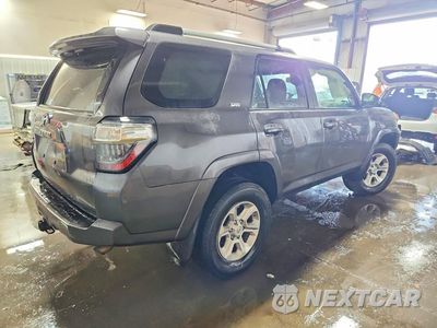 Trzecie zdjęcie samochodu z tyłu: 2021 TOYOTA 4RUNNER SR5 VIN:JTEMU5JR4M5904275 - miniatura