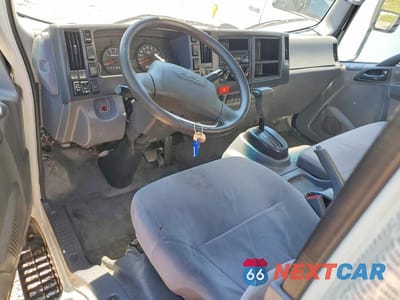 Zdjęcie 8 z 13 samochodu: 2016 ISUZU NPR HD BOX TRUCK VIN:54DC4W1B8GS806859 - miniatura