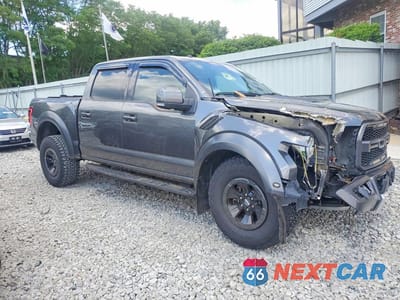 Czwarte zdjęcie samochodu z boku: 2018 FORD F150 RAPTOR VIN:1FTFW1RG5JFC90734 - miniatura