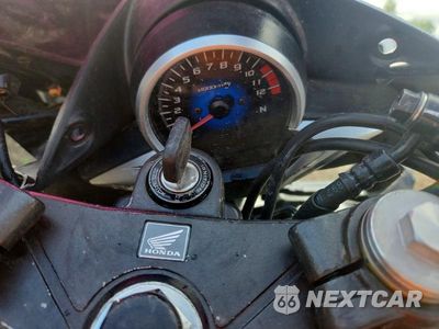 Zdjęcie 7 z 9 samochodu: 2013 HONDA CBR250 R VIN:MLHMC4109D5302763 - miniatura