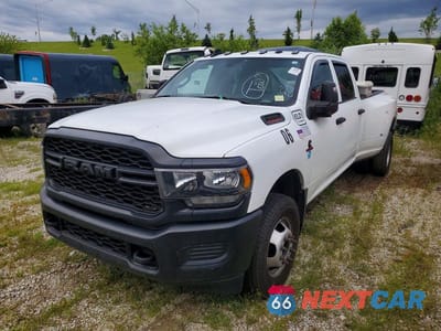 Trzecie zdjęcie samochodu z tyłu: 2023 RAM 3500 TRADESMAN VIN:3C63RRGL1PG652002 - miniatura
