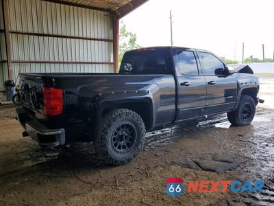 Trzecie zdjęcie samochodu z tyłu: 2018 CHEVROLET SILVERADO K1500 LT VIN:1GCVKREC0JZ191780 - miniatura