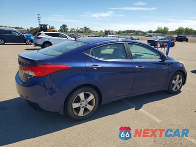 Trzecie zdjęcie samochodu z tyłu: 2013 HYUNDAI ELANTRA GLS VIN:5NPDH4AE4DH303853 - miniatura