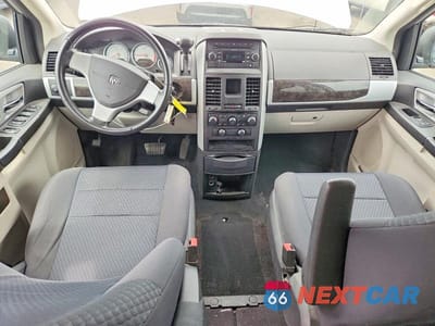 Zdjęcie 8 z 14 samochodu: 2010 DODGE GRAND CARAVAN SXT VIN:2D4RN5D13AR124881 - miniatura