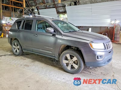 Czwarte zdjęcie samochodu z boku: 2016 JEEP COMPASS LATITUDE VIN:1C4NJDEBXGD772822 - miniatura