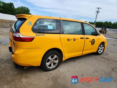 Trzecie zdjęcie samochodu z tyłu: 2017 TOYOTA SIENNA VIN:5TDZZ3DC1HS859903 - miniatura
