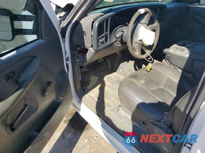 Zdjęcie 8 z 13 samochodu: 2003 CHEVROLET SILVERADO C2500 HEAVY DUTY VIN:1GBHC24U93Z254376 - miniatura