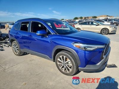 Czwarte zdjęcie samochodu z boku: 2022 TOYOTA COROLLA CROSS XLE VIN:7MUDAABG9NV024743 - miniatura
