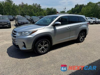 Drugie zdjęcie samochodu z przodu: 2018 TOYOTA HIGHLANDER LE VIN:5TDBZRFH1JS833126 - miniatura